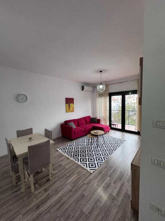 Jepet me qera apartament 1+1 ne komplekin "Green City" ne Astir.