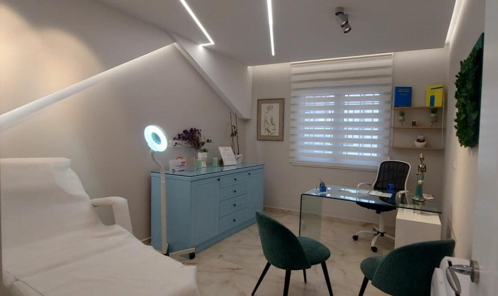 Clinica Dermatologica in affitto in Via Fortuzi (ID BZ2643) Tirana.