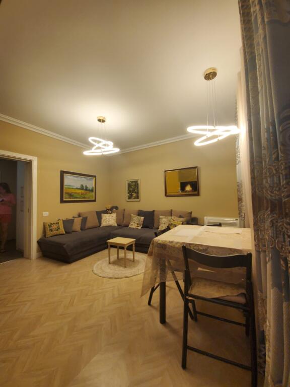 Entrance for rent in a private 2+1 house on Rruga e Dibres