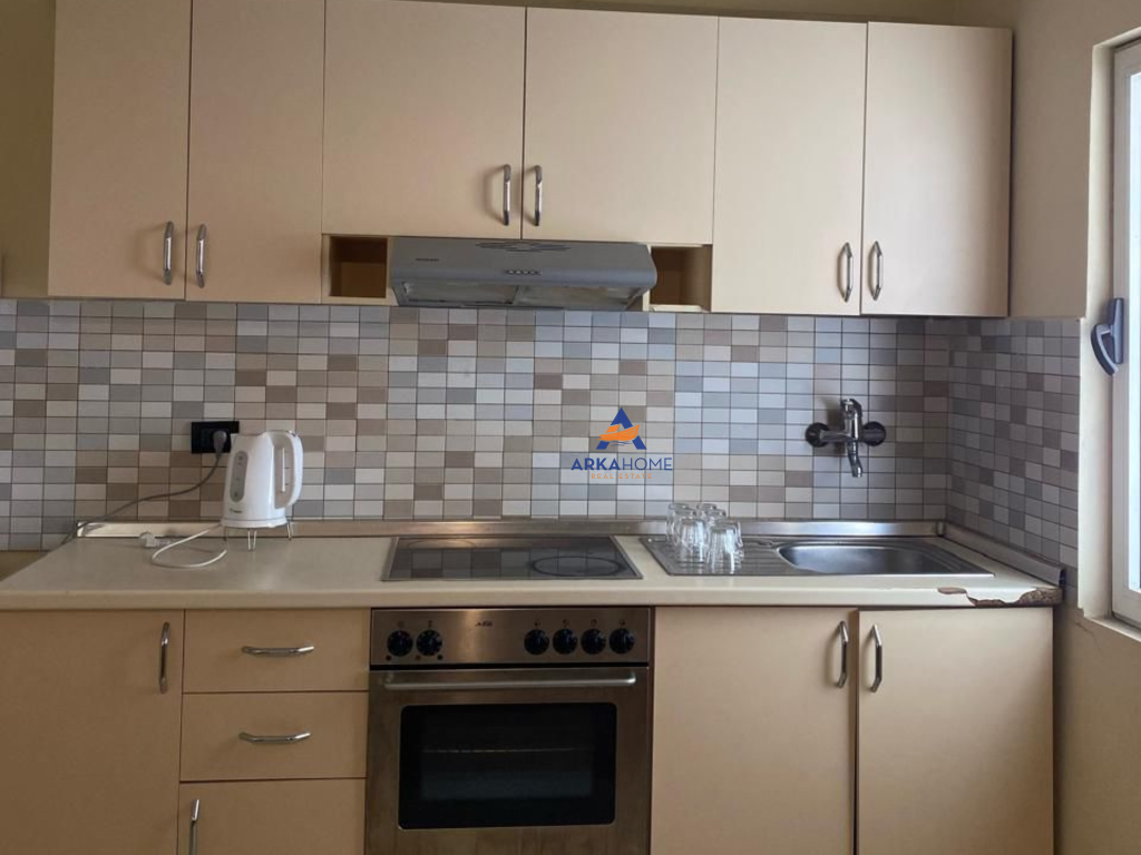 AFFITTASI APPARTAMENTO 1+1+BALCONE "VIA ELBASAN, VICINO VILA PARK HOTEL" 600 EURO.