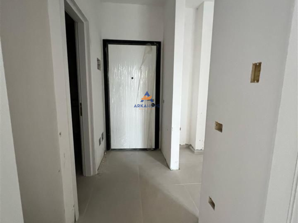 SHITET APARTAMENT 1+1+BALLKON "KOMPLEKS UNIVERS CITY TIRANE" 68.000 EURO.