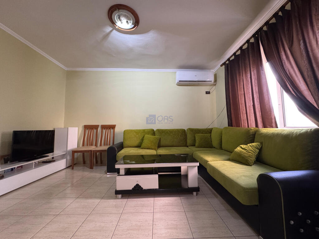 Jepet me qera apartament 1+1 tek Stadiumi Dinamo.
