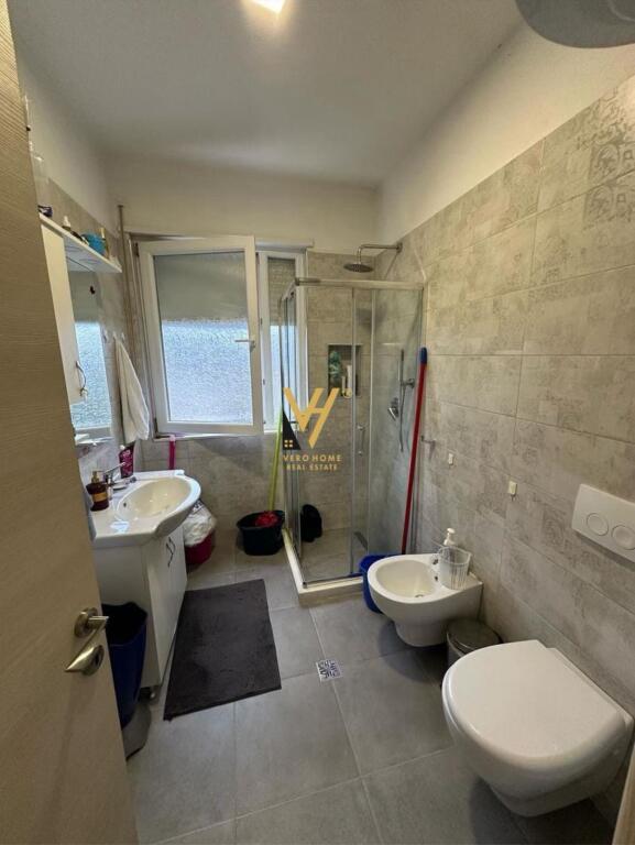 JEPET APARTAMENT 1+1+BLK ME QERA TE LIQENI I THATE 650 EURO
