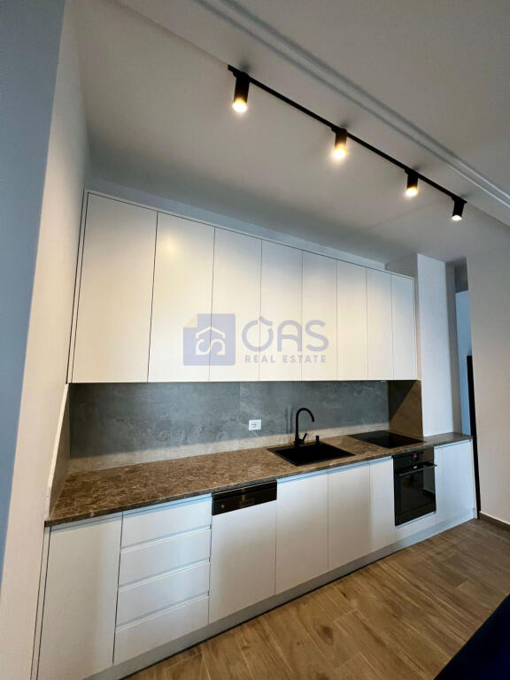 Apartment 2+1 for rent at Rruga Riza Cerova