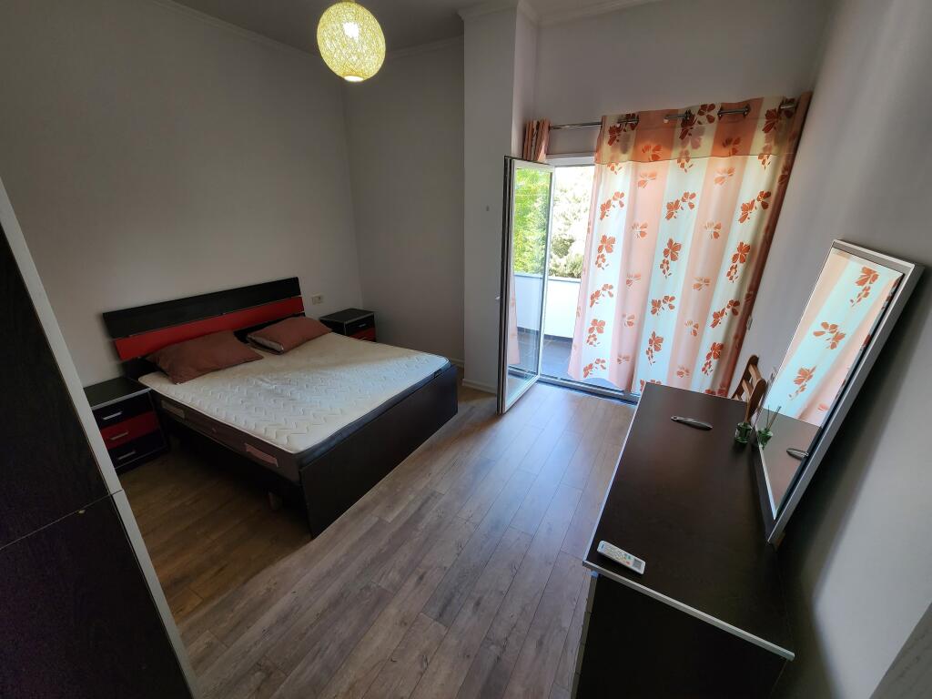 2+1,arredato,via peti,liqeni ,800 euro