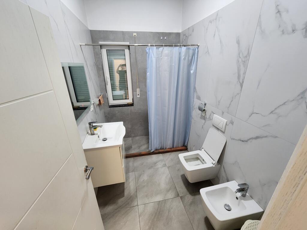 2+1,arredato,via peti,liqeni ,800 euro