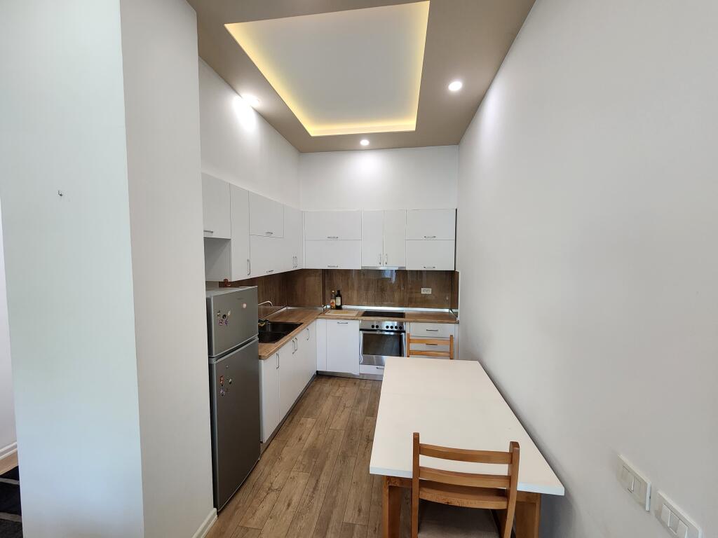 2+1,arredato,via peti,liqeni ,800 euro