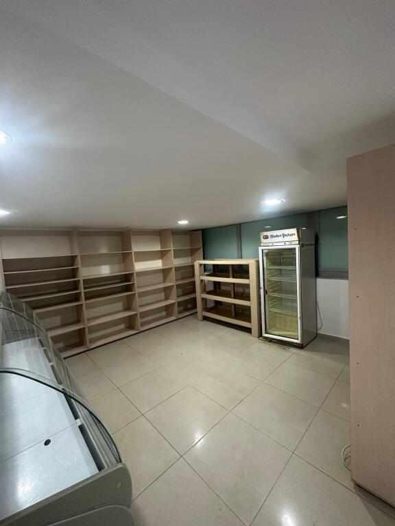 Shitet njësi me sipërfaqe 29.9 m², kati i parë, në Yzberisht