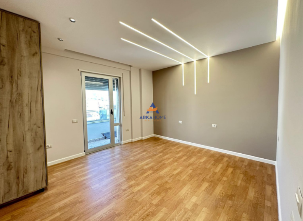 SHITET APARTAMENT 3+1+2BALLKONE "PRANE XHAMLLIKUT" 260.000 EURO.