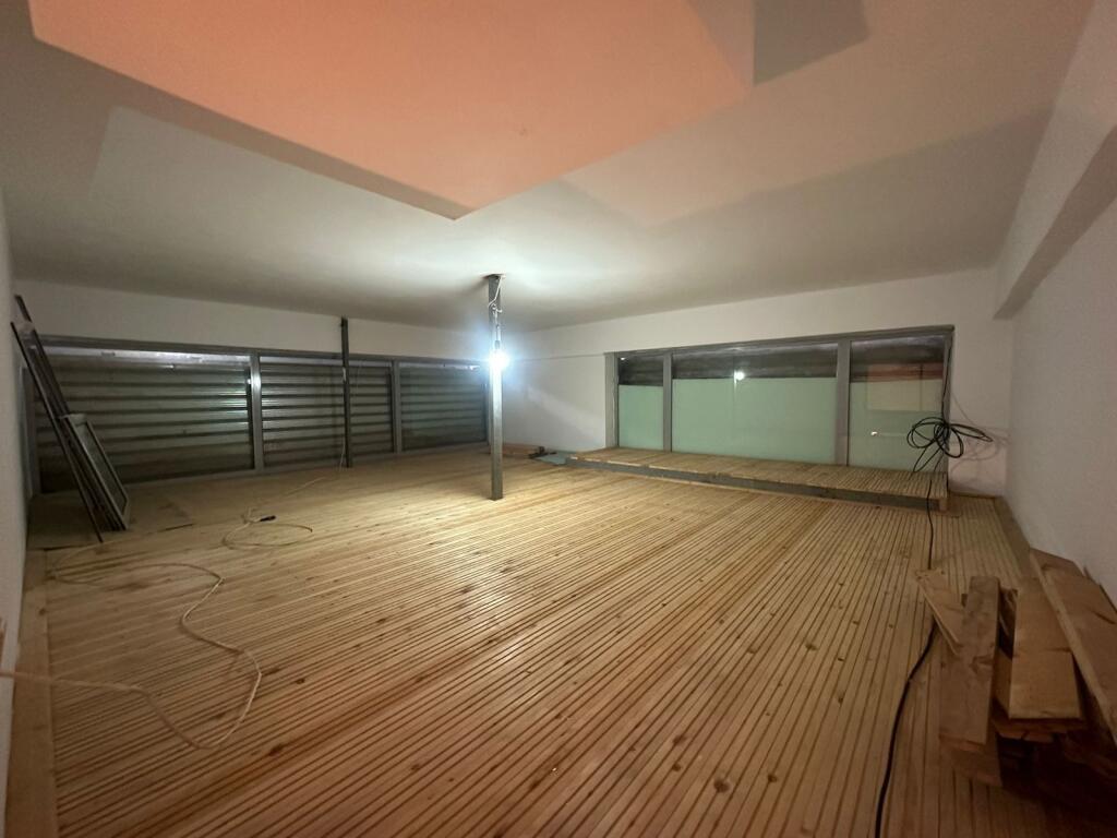 Shitet njësi me sipërfaqe 29.9 m², kati i parë, në Yzberisht