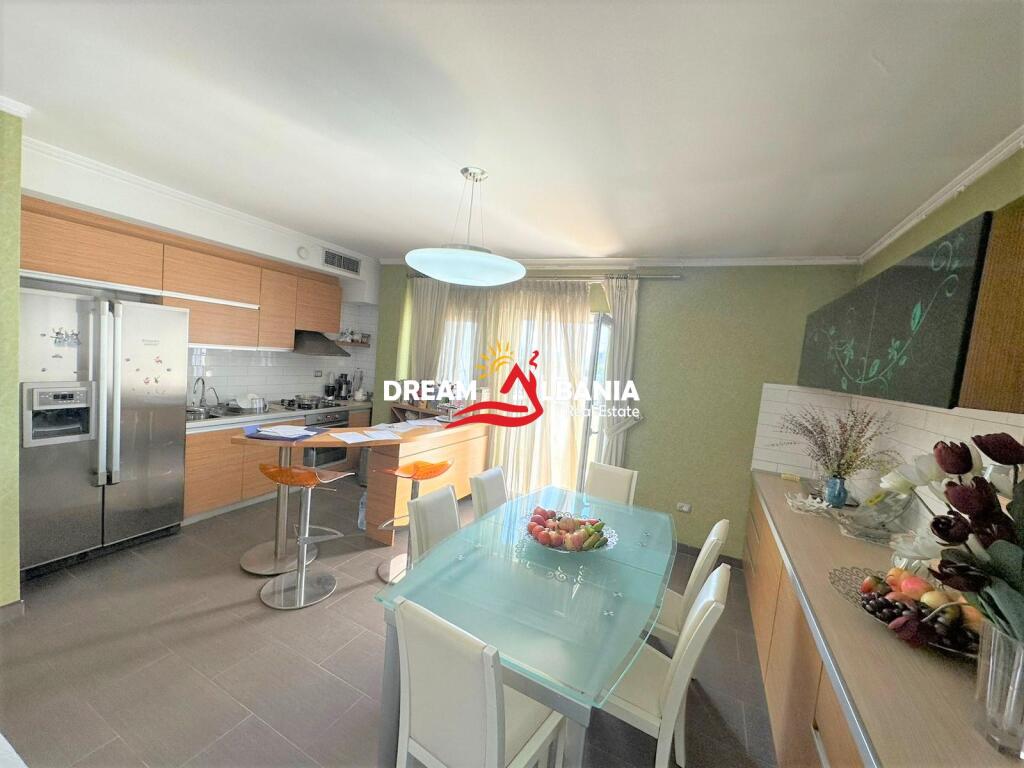Shitet super apartament 2+1+2 tek Zogu i Zi prane Kryqit te Kuq (ID 41211367)