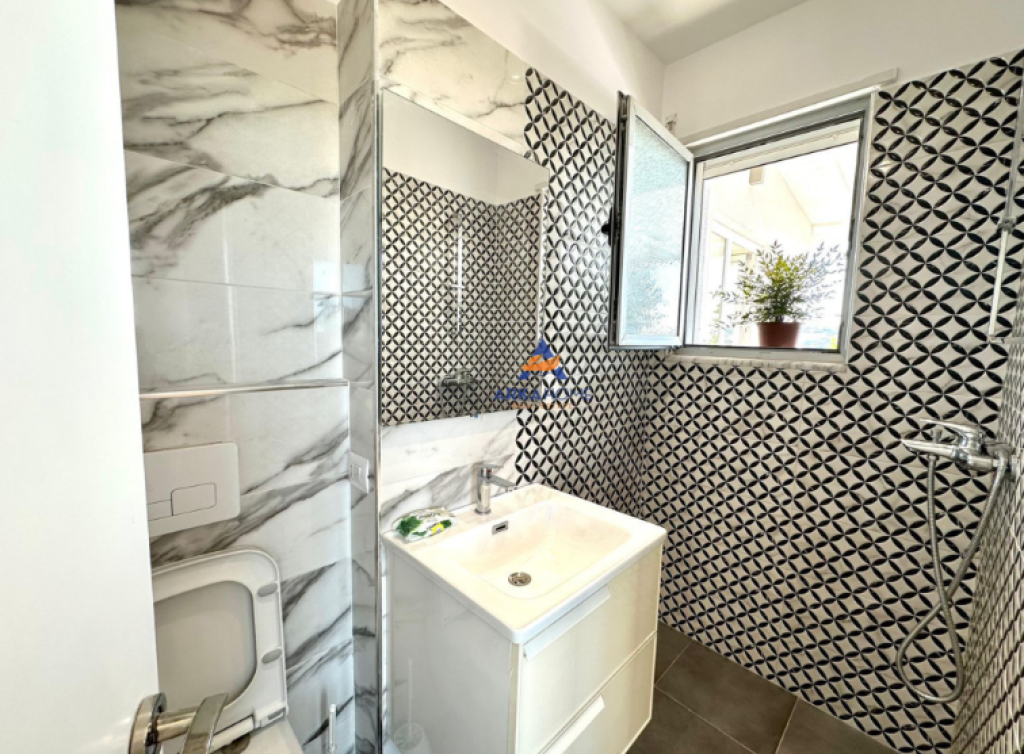 SHITET APARTAMENT 3+1+2BALLKONE "PRANE XHAMLLIKUT" 260.000 EURO.