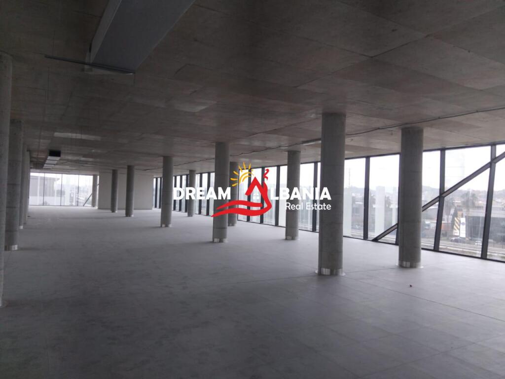Locale commerciale prestigioso in affitto sull'autostrada TR-DR (ID 42611231)
