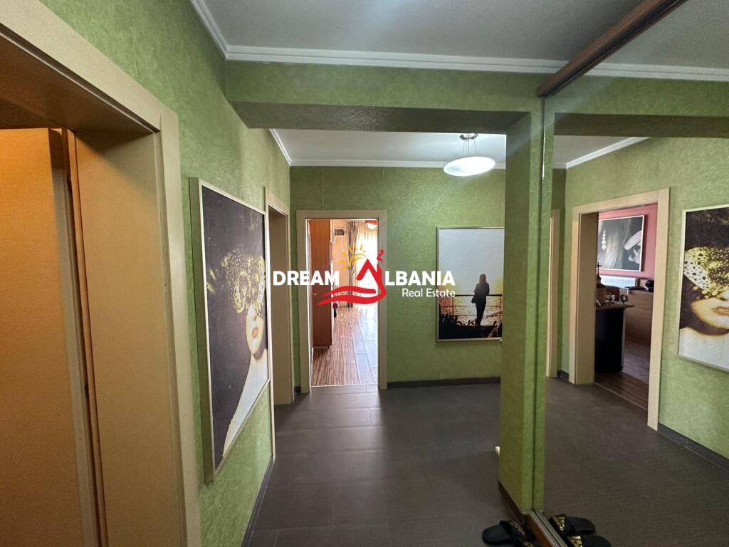 Shitet super apartament 2+1+2 tek Zogu i Zi prane Kryqit te Kuq (ID 41211367)