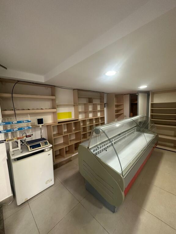 Shitet njësi me sipërfaqe 29.9 m², kati i parë, në Yzberisht