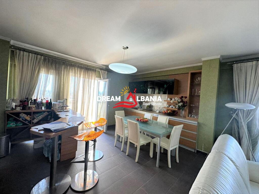 Shitet super apartament 2+1+2 tek Zogu i Zi prane Kryqit te Kuq (ID 41211367)