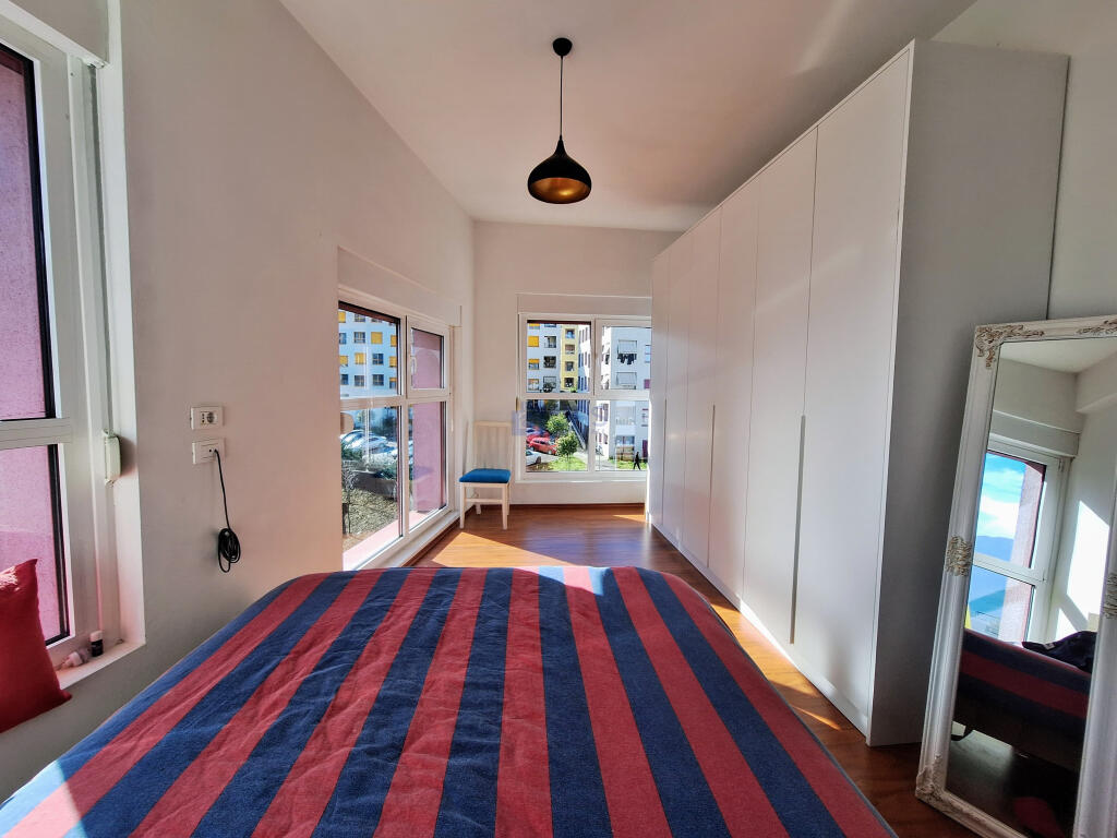 A 2+1+2 apartment is for rent in Ali Demi.
