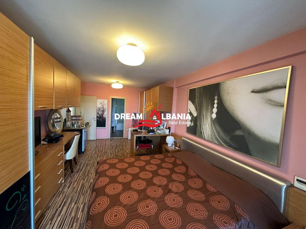 Shitet super apartament 2+1+2 tek Zogu i Zi prane Kryqit te Kuq (ID 41211367)