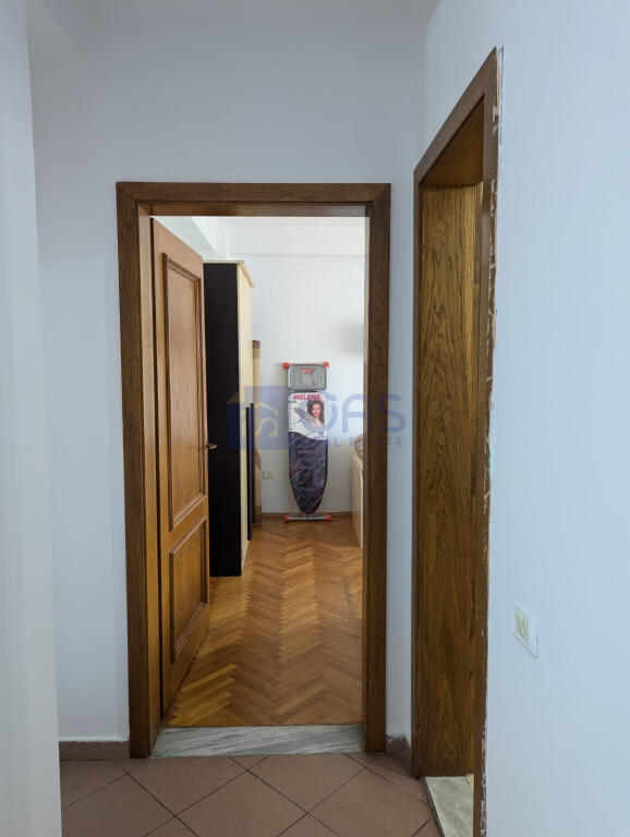 Jepet me qera  apartament 2+1 prane Liqenit Artificial