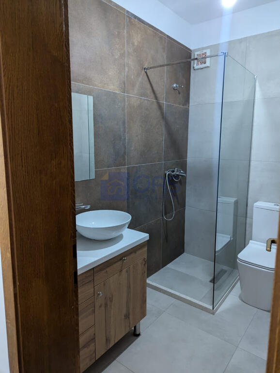 Jepet me qera  apartament 2+1 prane Liqenit Artificial