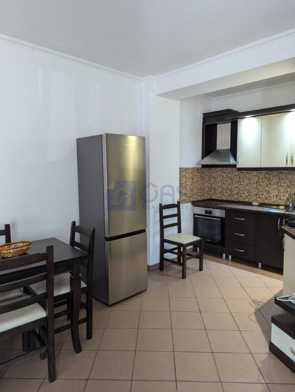 Jepet me qera  apartament 2+1 prane Liqenit Artificial