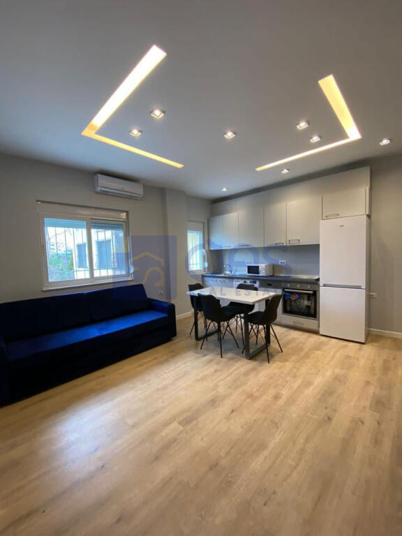 Jepet me qera apartament 1+1 tek 21 Dhjetori 500 euro