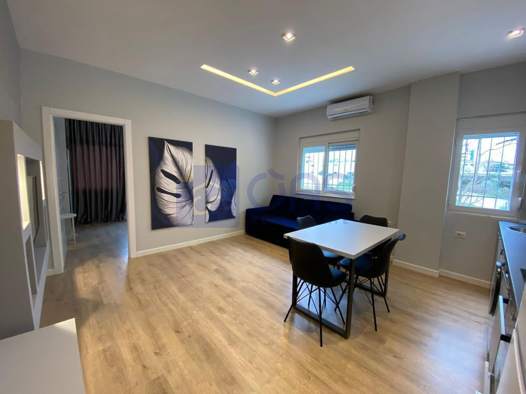 Jepet me qera apartament 1+1 tek 21 Dhjetori 500 euro
