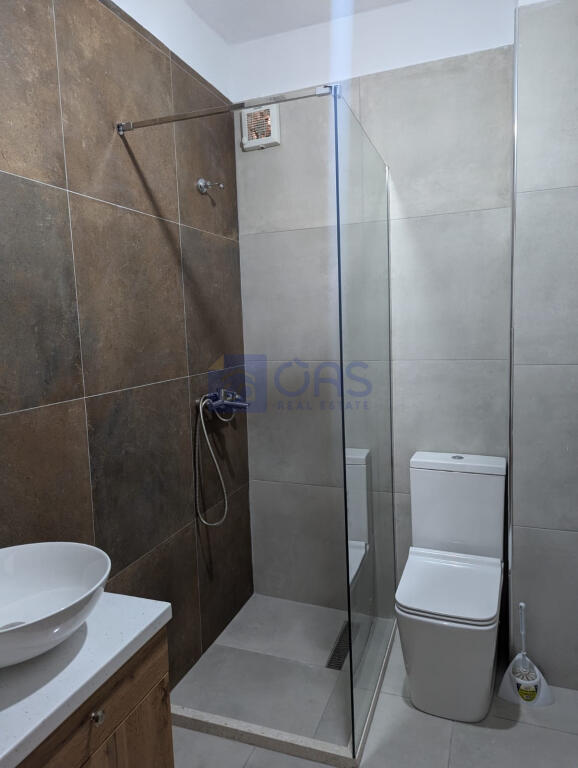 Jepet me qera  apartament 2+1 prane Liqenit Artificial