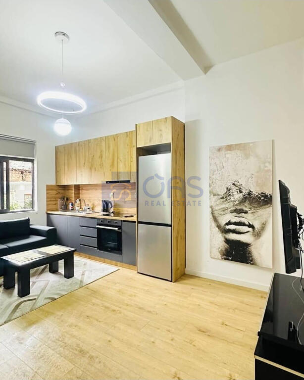 Jepet me qera Apartament 1+1 ne Qender