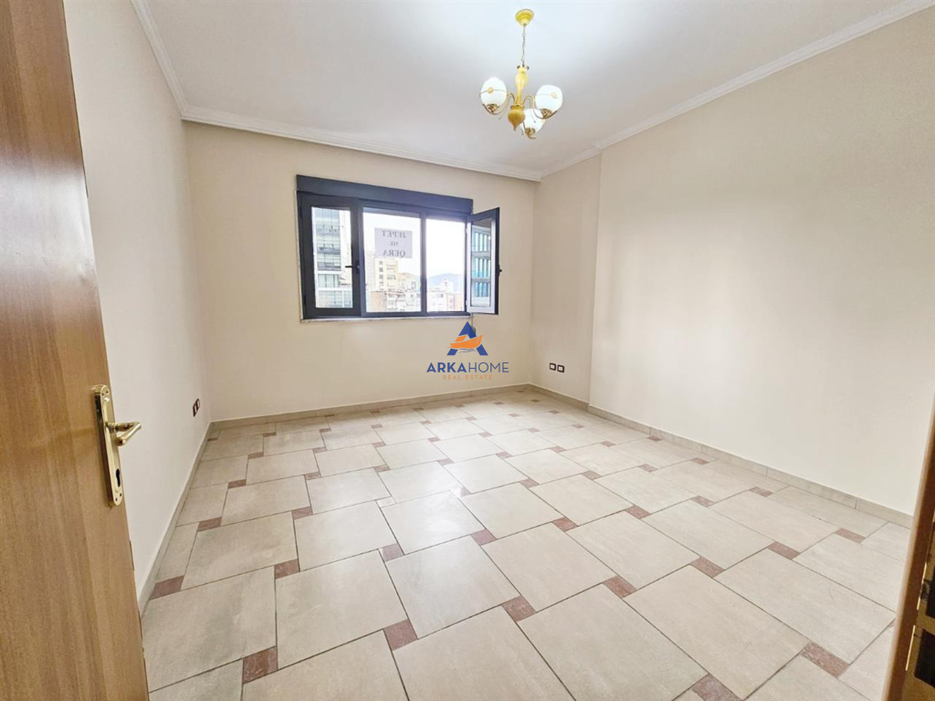 APPARTAMENTO IN AFFITTO 3+1+BALCONE "IN CENTRO" 950 EURO.
