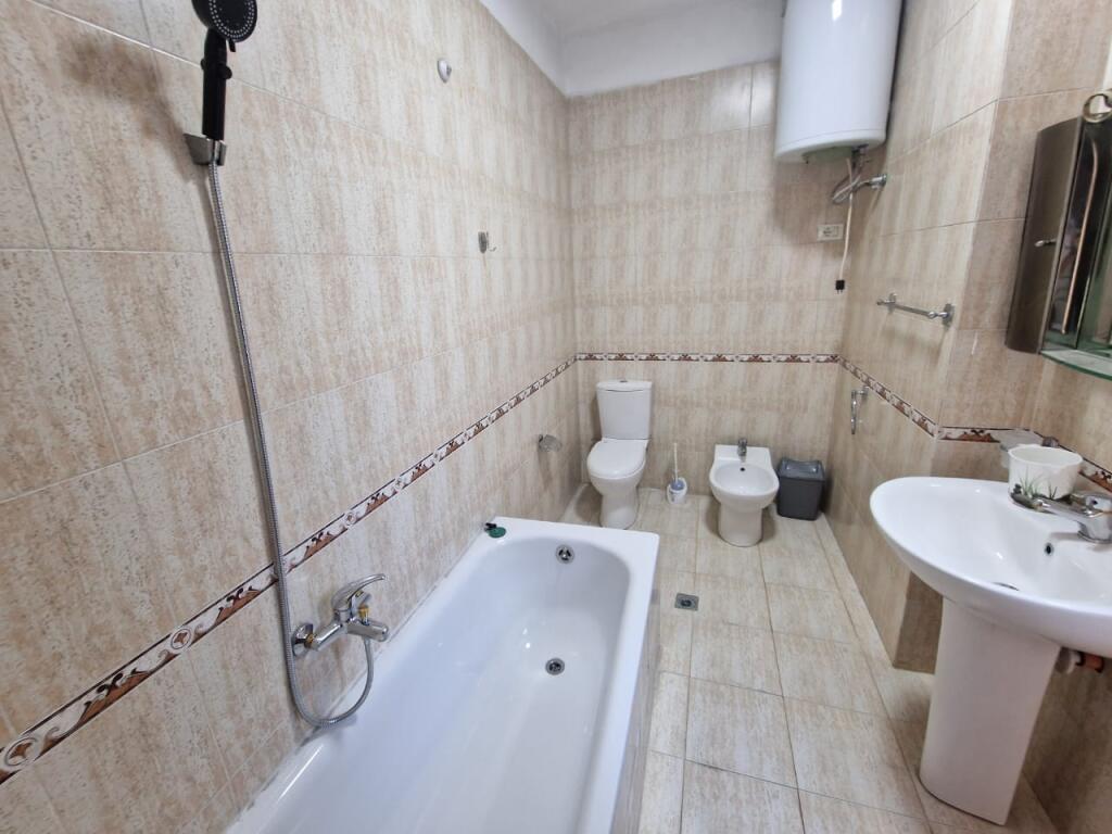Affittasi appartamento 2+1+2 bagni presso l'ex esposizione "Shqiperia Sot"