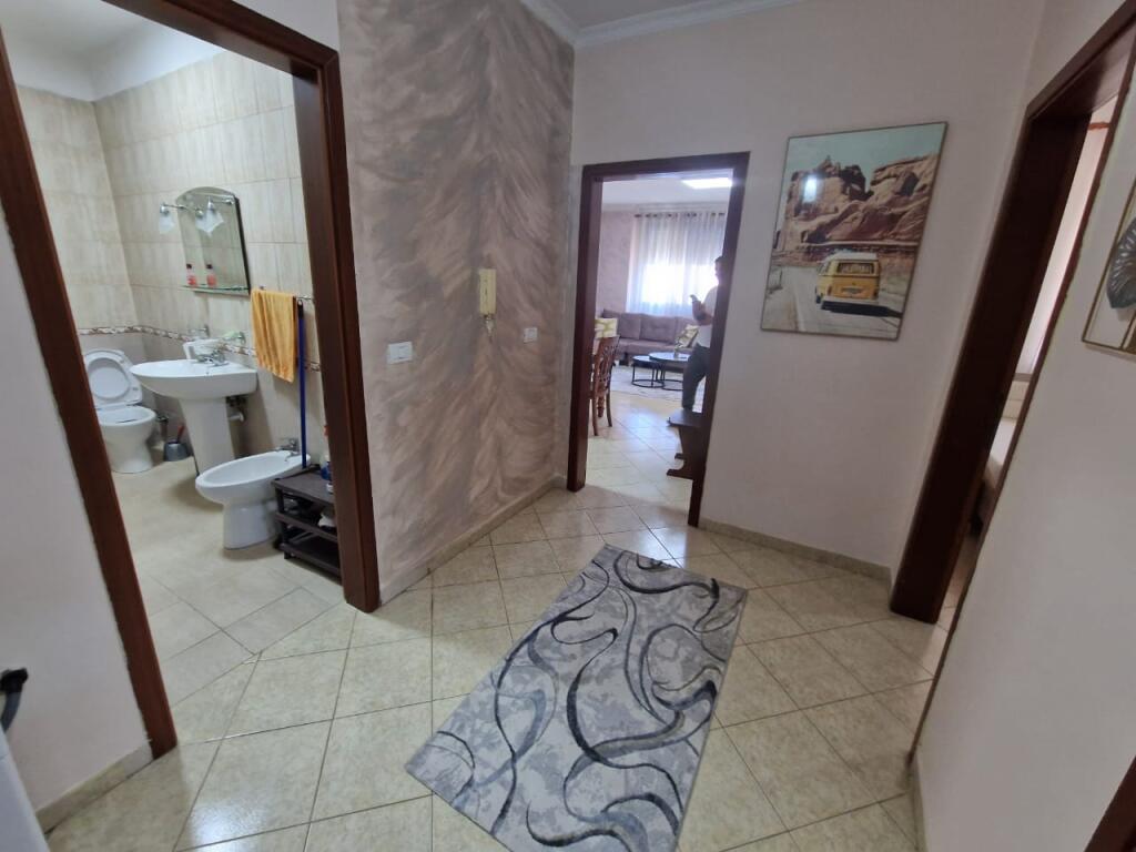 Affittasi appartamento 2+1+2 bagni presso l'ex esposizione "Shqiperia Sot"
