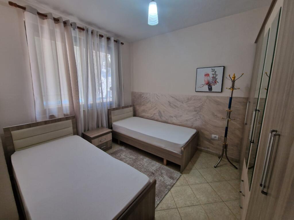 Affittasi appartamento 2+1+2 bagni presso l'ex esposizione "Shqiperia Sot"