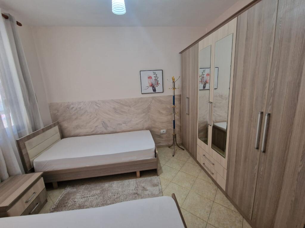 Affittasi appartamento 2+1+2 bagni presso l'ex esposizione "Shqiperia Sot"