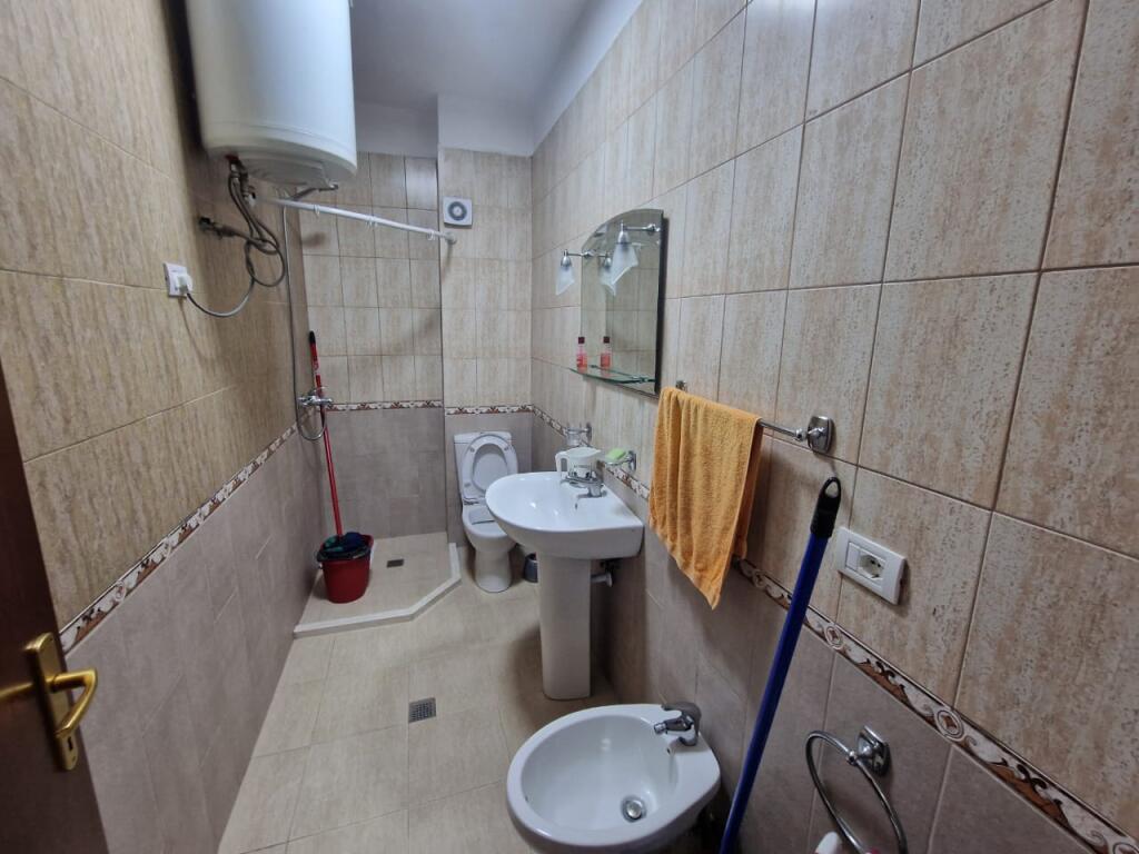 Affittasi appartamento 2+1+2 bagni presso l'ex esposizione "Shqiperia Sot"