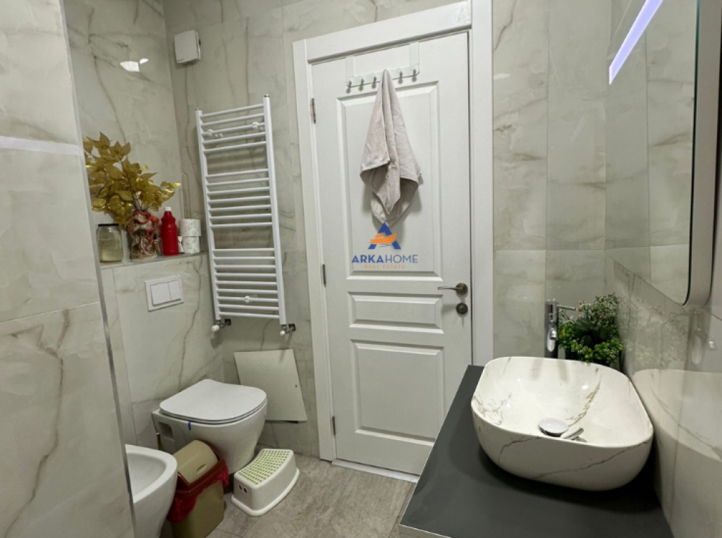 JEPET APARTAMENT ME QIRA 2+1+2 BALLKONE "RRUGA KONGRESI I MANASTIRIT,XHAMLLIKU" 750 EURO.