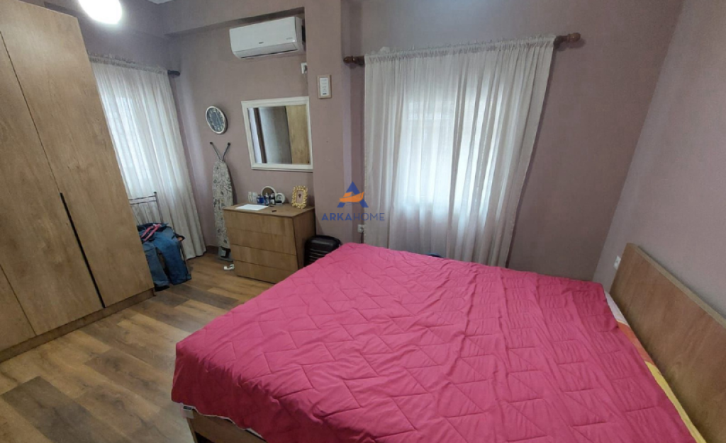 AFFITTASI CASA PRIVATA SU 3 PIANI "ALLA SCUOLA DI BALLO, CENTRO" 1200 EURO