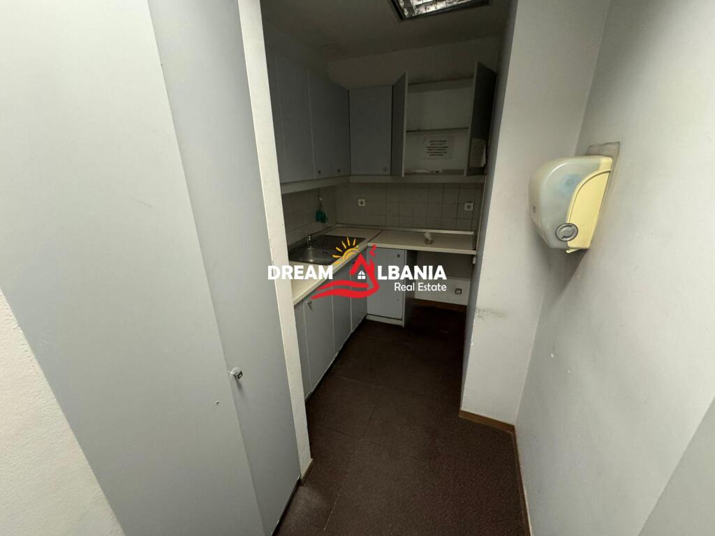 Ambjent biznesi per zyra me qera ne Rrugen e Kavajes (ID 42611229)