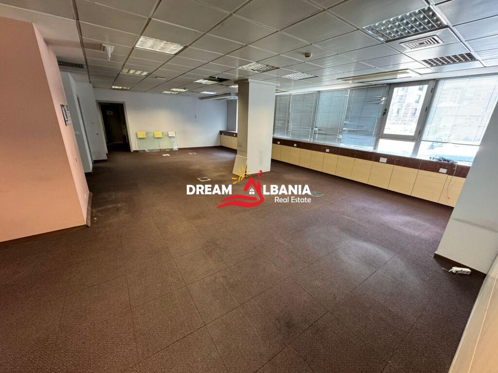 Ambjent biznesi per zyra me qera ne Rrugen e Kavajes (ID 42611229)