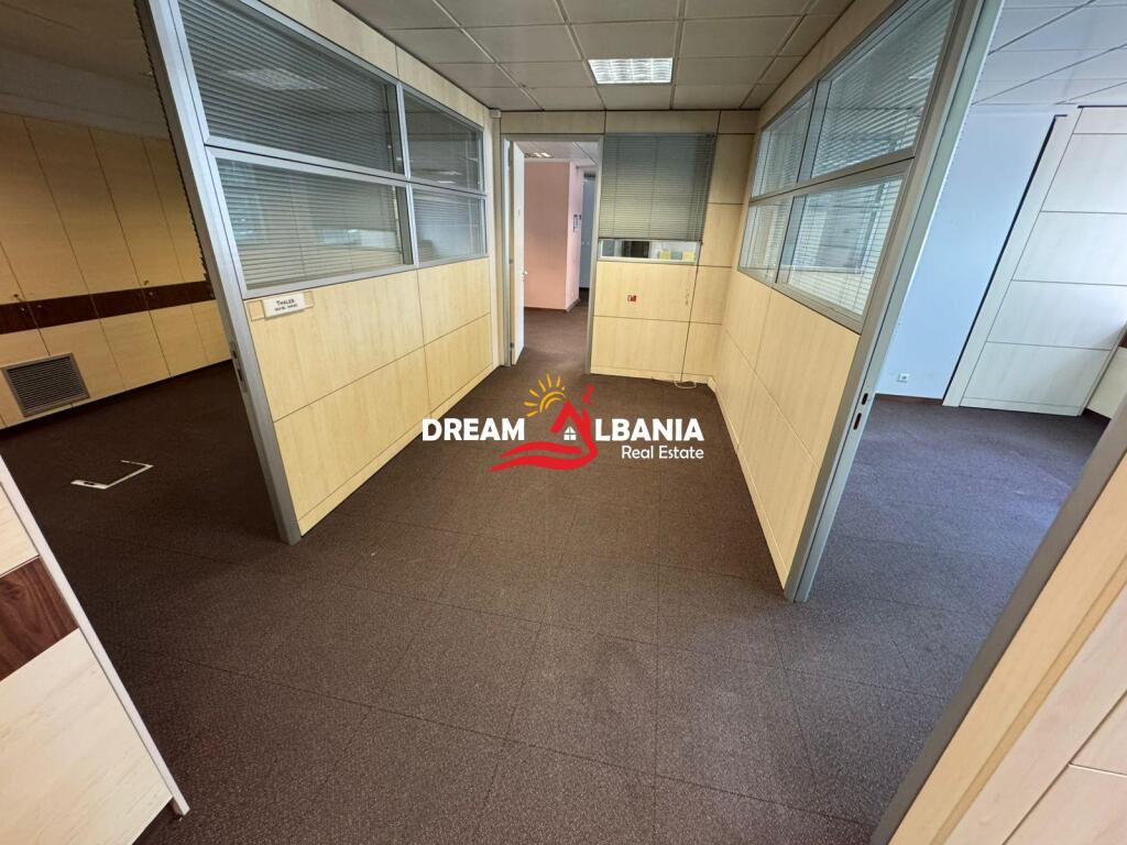 Ambjent biznesi per zyra me qera ne Rrugen e Kavajes (ID 42611229)