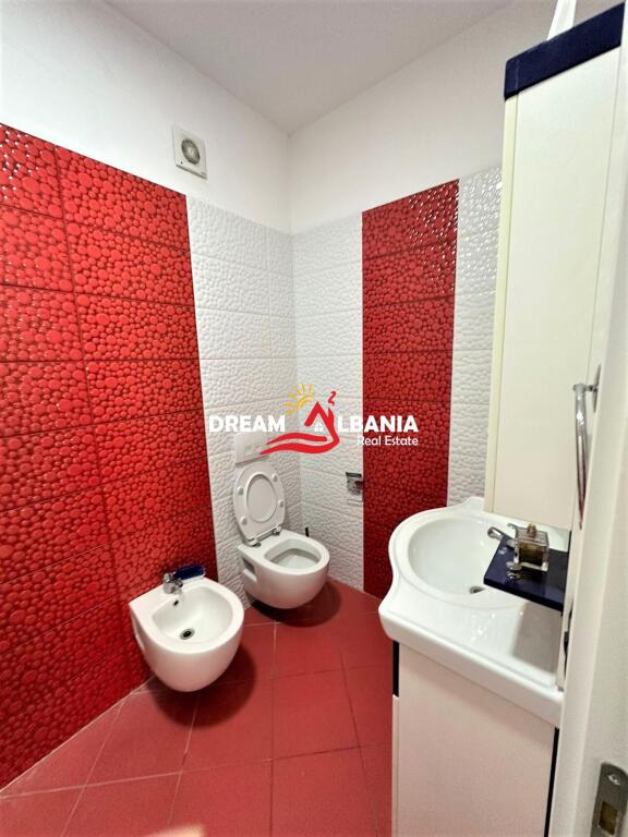 Super Apartament 2+1+2 me qera ne Bllok te Rruga e Kosovareve (ID 42214448).