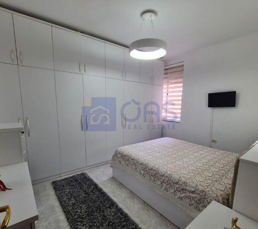 Jepet me qera apartment 1+1 te rruga Bardhyl