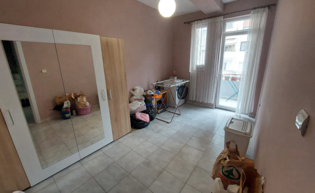 AFFITTASI CASA PRIVATA SU 3 PIANI "ALLA SCUOLA DI BALLO, CENTRO" 1200 EURO