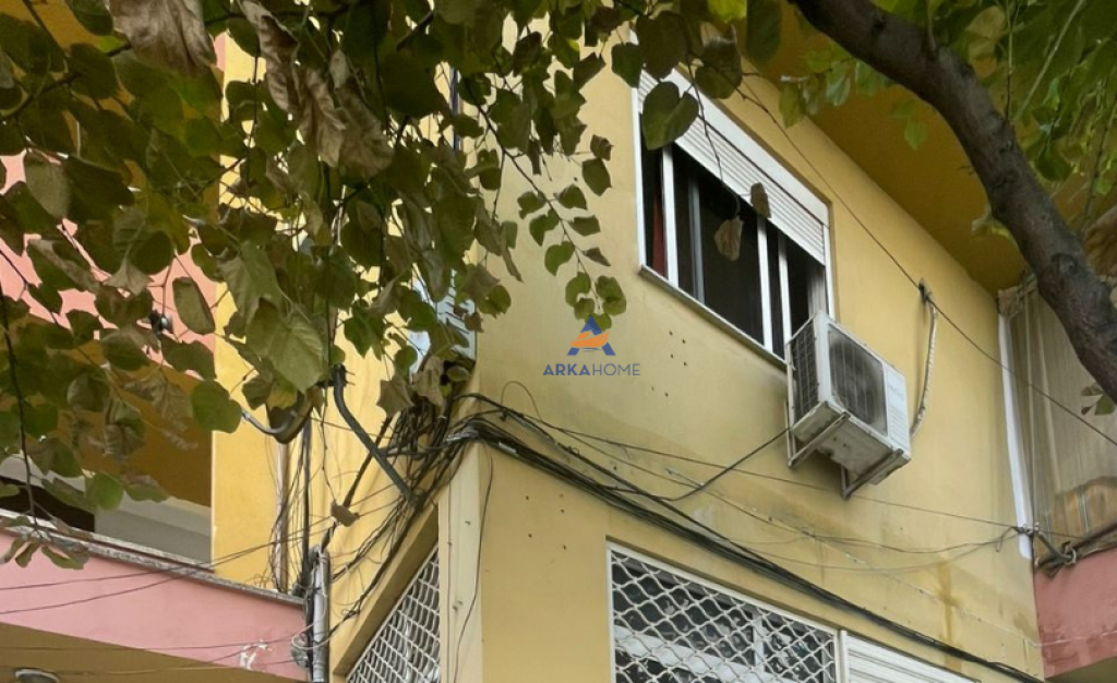 JEPET ME QERA AMBJENT BUZE RRUGE "TE KOMUNA E PARISIT" 1000 EURO.