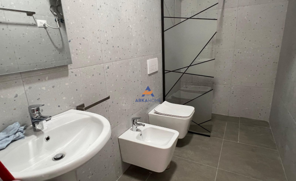 JEPET APARTAMENT 2+1+VERANDË "TE BULEVARDI I RI, RRUGA JORDAN MISJA" 800 EURO.