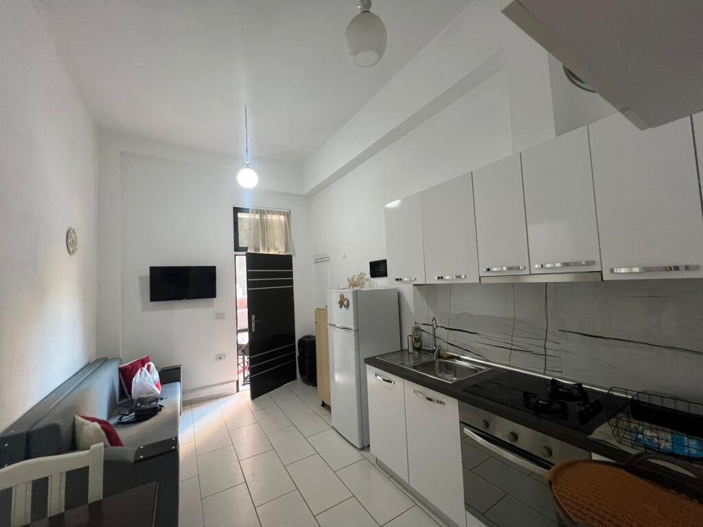 Apartament 1+1 me qera tek Kodra e diellit 1 (350 Euro)