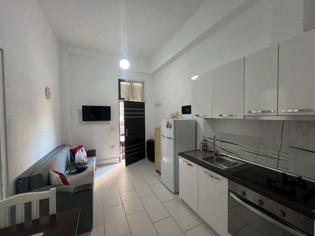 Apartament 1+1 me qera tek Kodra e diellit 1 (350 Euro)