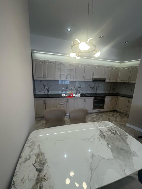 Shitet apartament 2+1+2 ne Qender te Tiranes , 9 kateshet (ID 41212012)