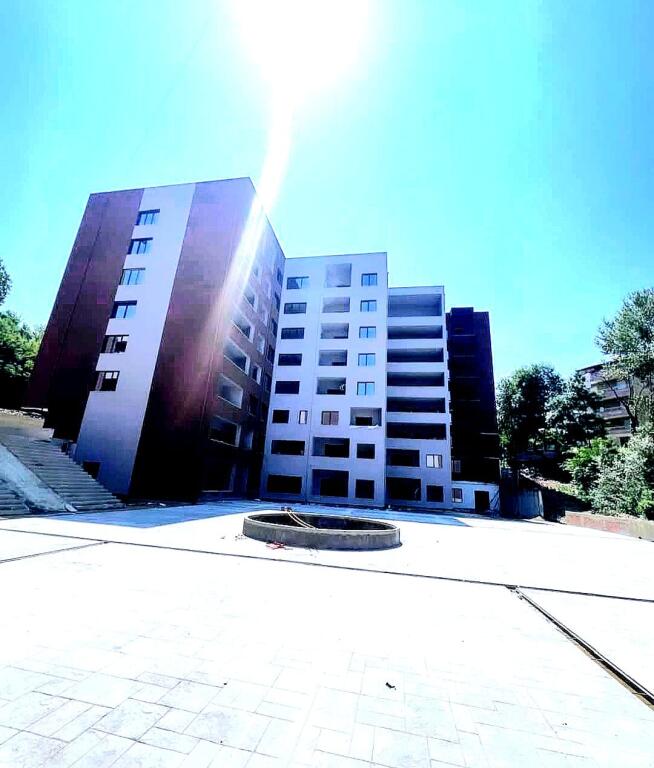 Vendesi appartamento 2+1+2, Via Elbasan 175.000 EURO