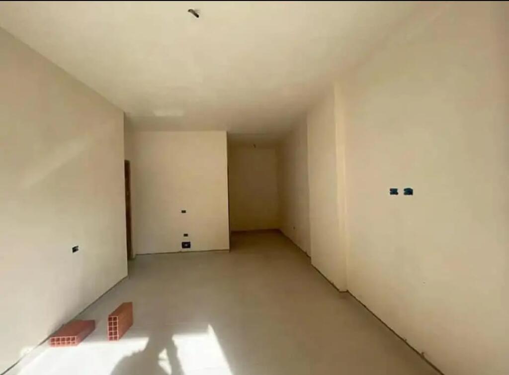 Vendesi appartamento 2+1+2, Via Elbasan 175.000 EURO